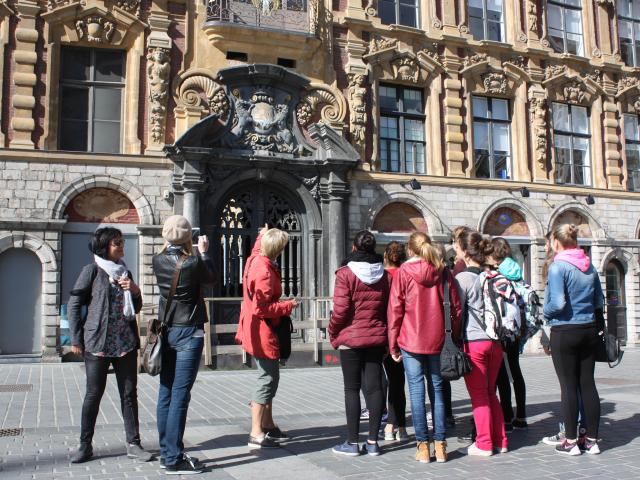 Guided tour of Old Lille in front of the Vieille Bourse