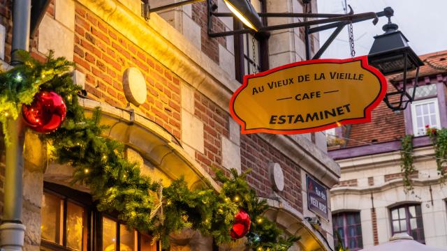 Front of the estaminet Au Vieux de la Vieille at Christmas