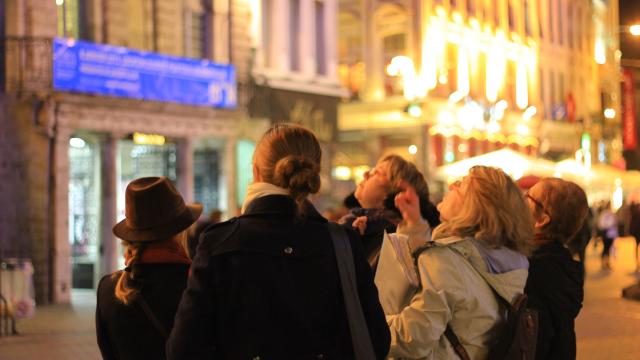 Visite guidée de nuit sur la Grand'Place devant le Théâtre du Nord