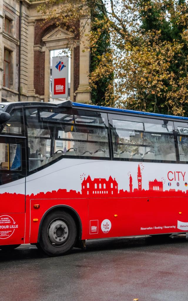 City Tour bus in front of Palais Rihour