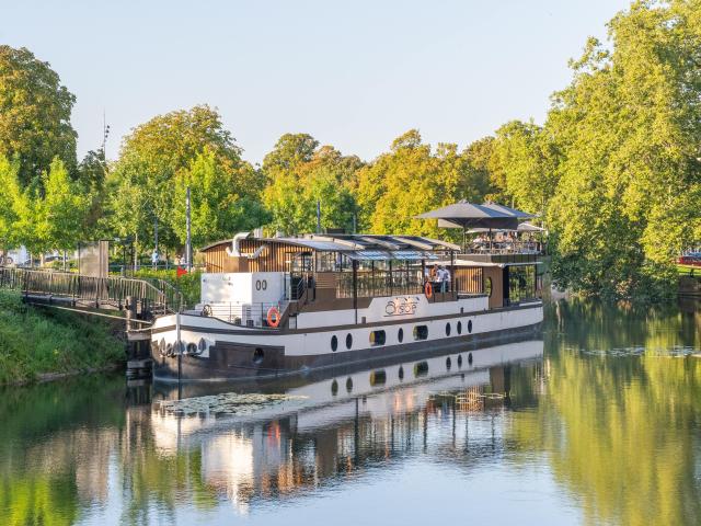 Péniche-Restaurant Aristote on the Deûle river