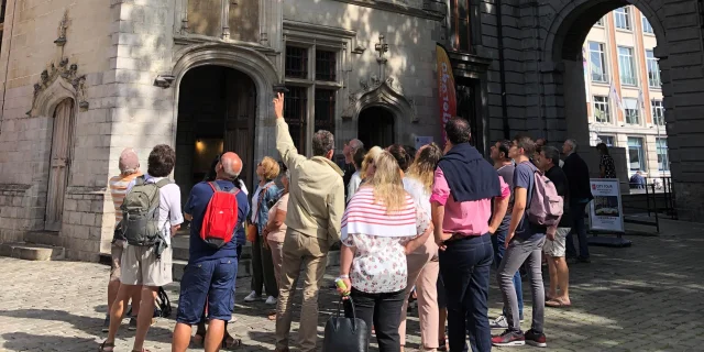 Groep op bezoek voor het Palais Rihour @ Lille Tourisme